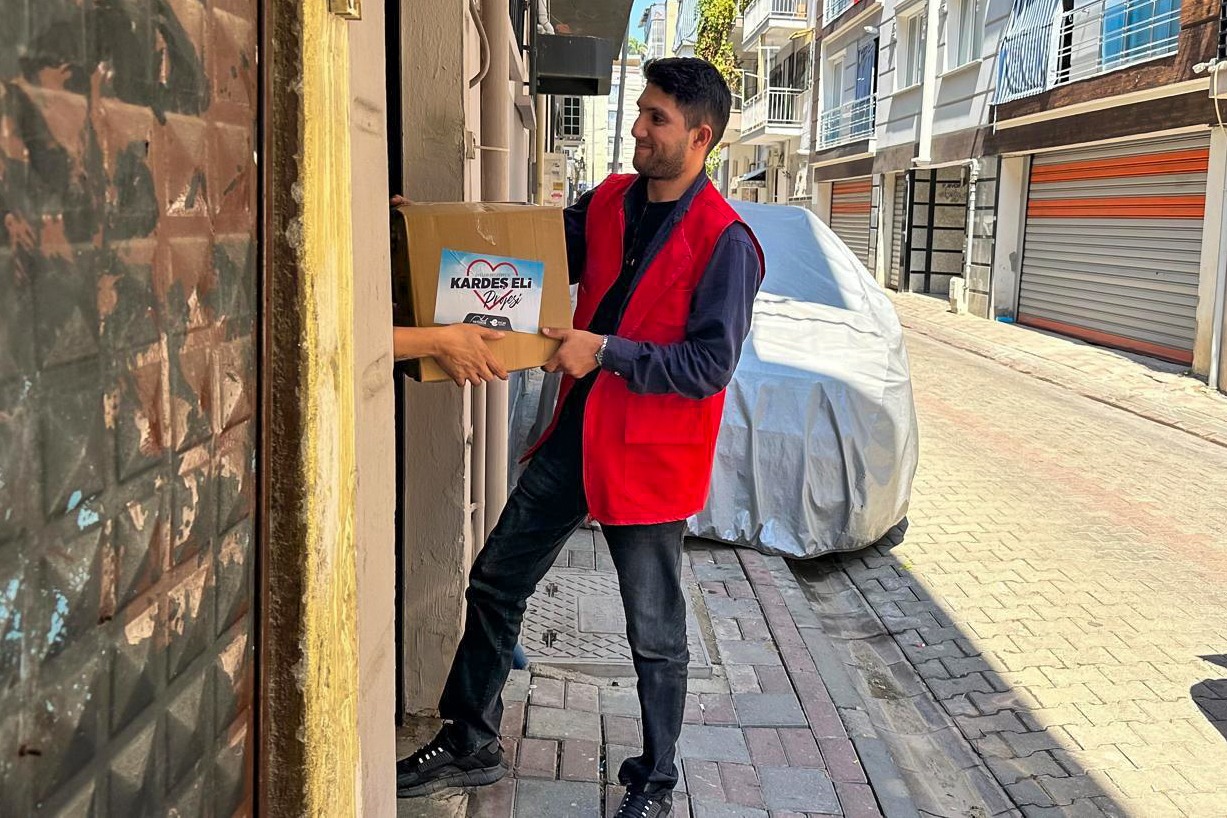 Başkan Anıl Yetişkin’den ihtiyaç sahibi ailelere gıda desteği