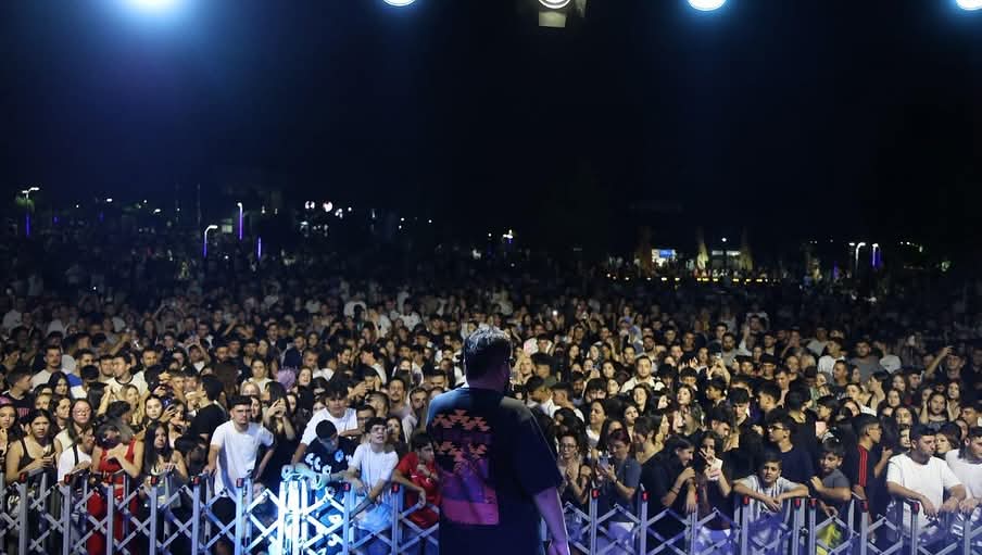 Başkan Çerçioğlu’ndan Mimar Sinan Parkı’nda müzik dolu yaz akşamı