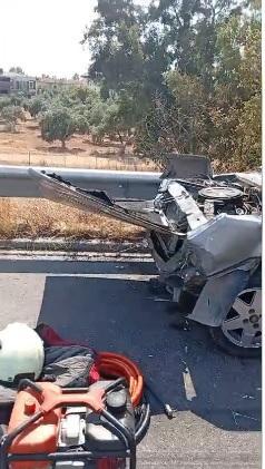 Aydın’da otomobil otobüse çarpıştı: 3 yaralı