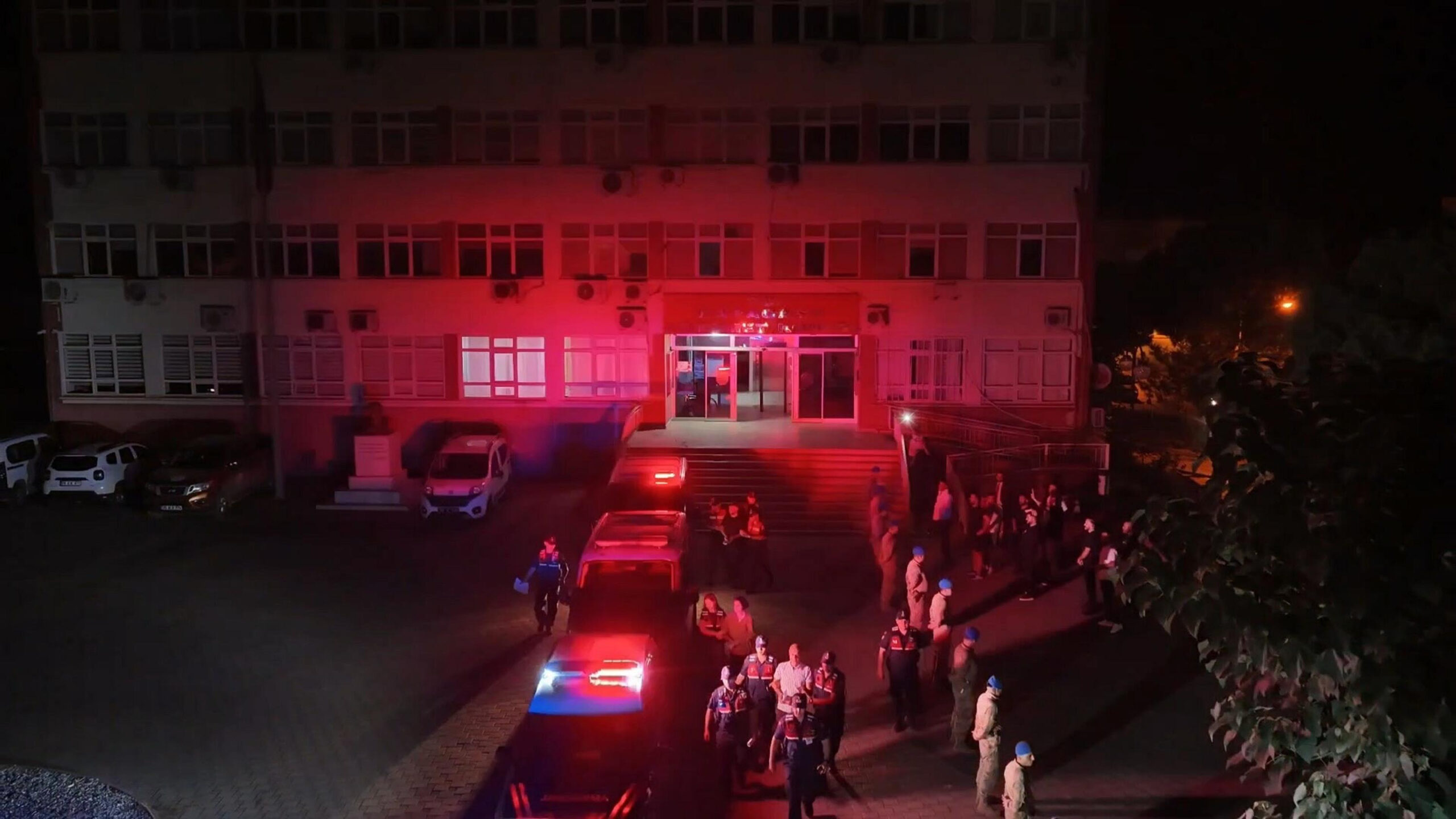 Aydın’da kendilerini MİT görevlisi olarak tanıtan dolandırıcılar tutuklandı