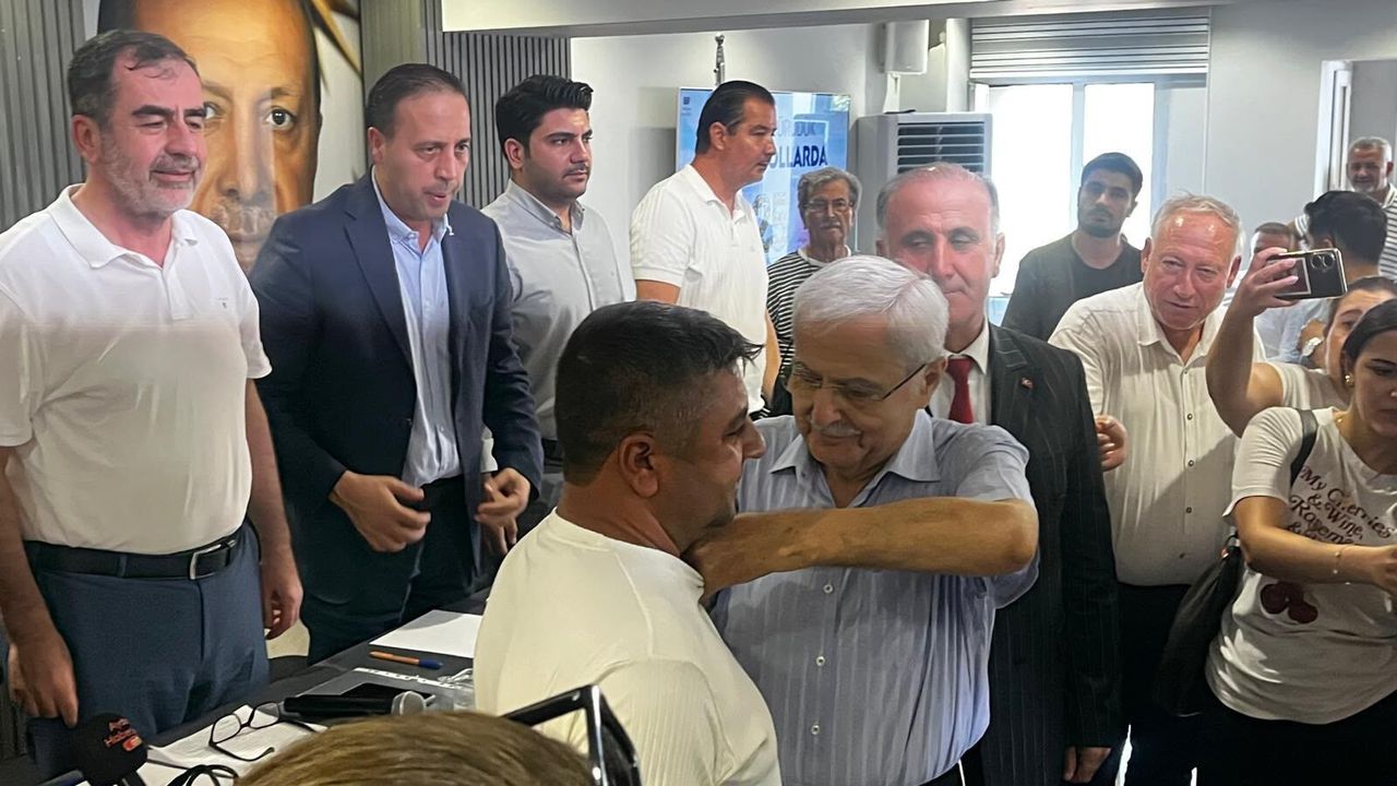 CHP’den istifa eden Ömer Akdağ AK Parti’ye katıldı