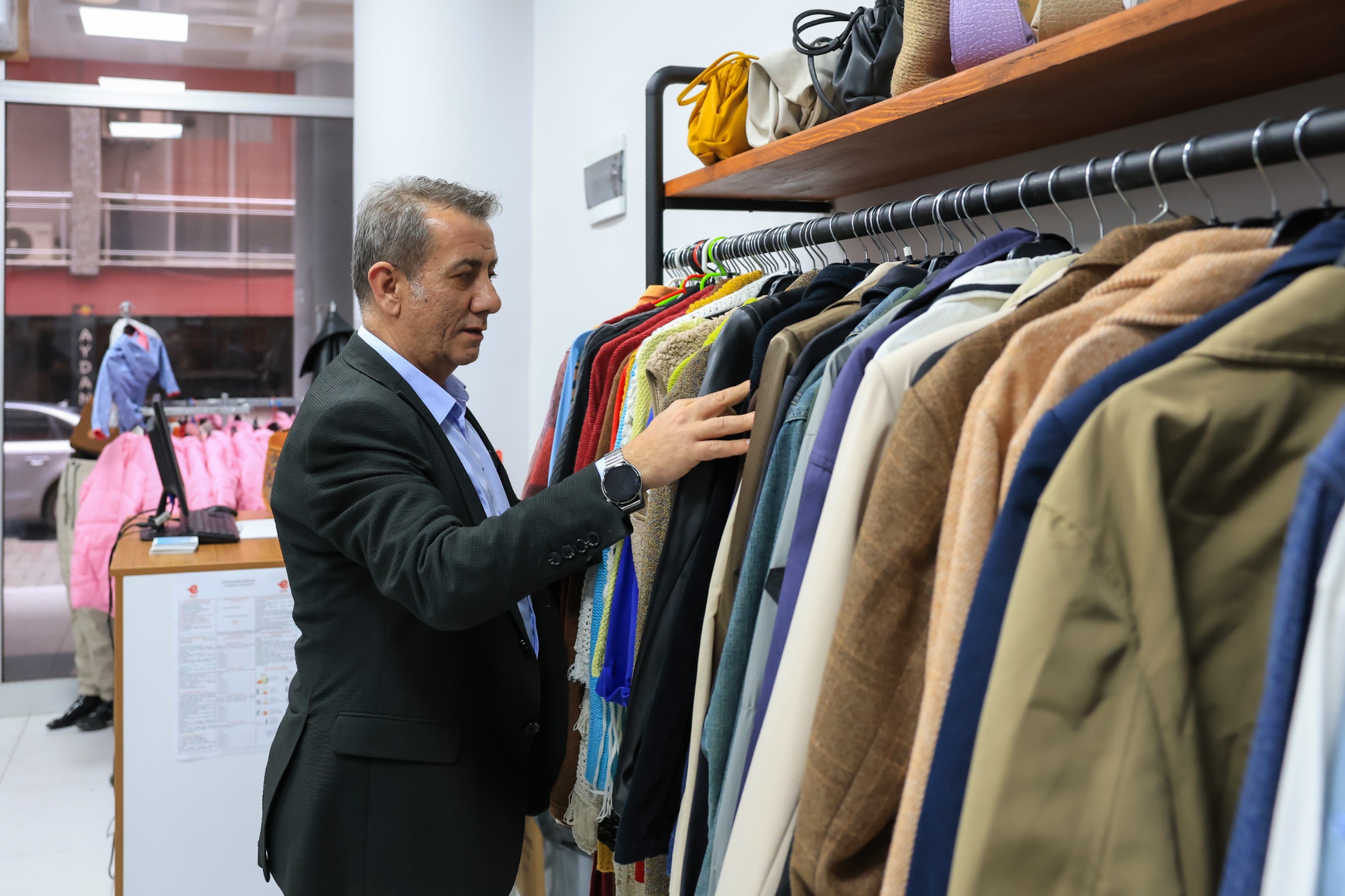 Efeler’de sosyal belediyecilik meşalesi