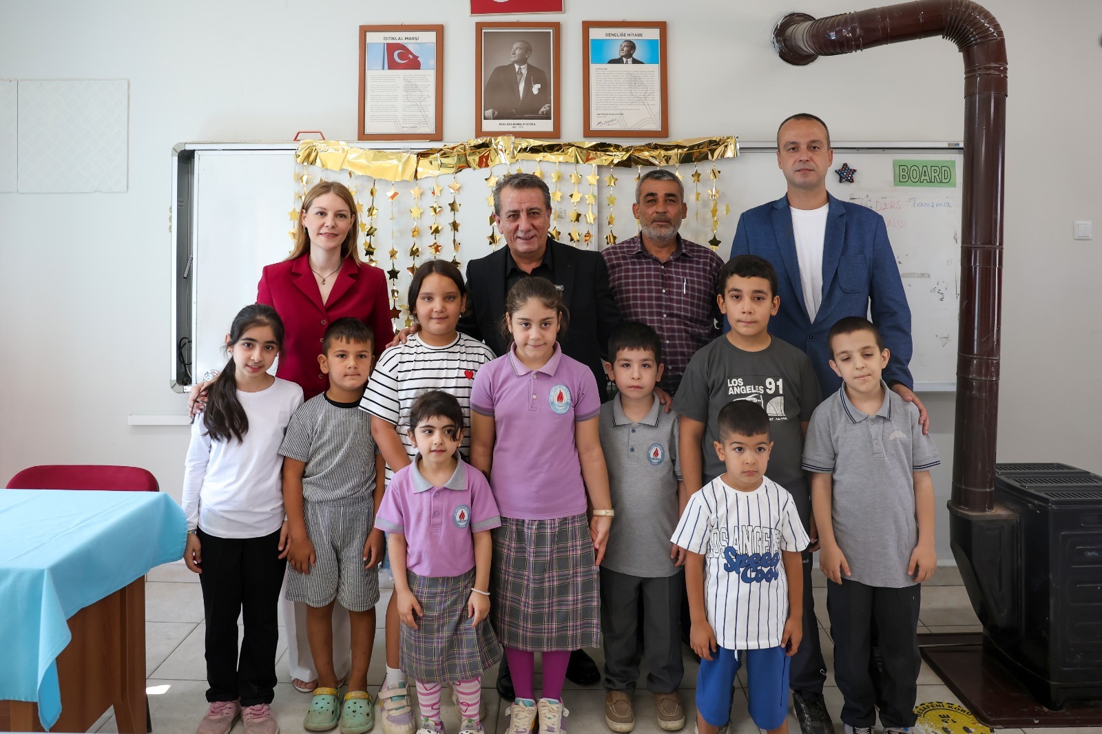 Başkan Anıl Yetişkin’den minik öğrencilere ilk gün sürpriz