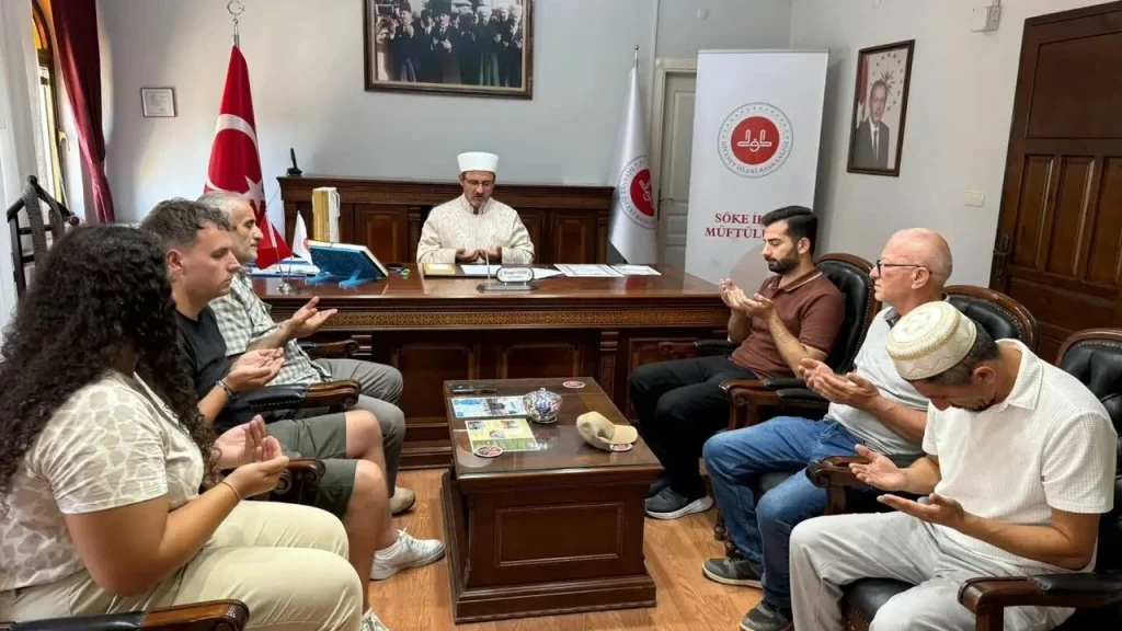 Bayram namazında etkilendi, Aydın’da Müslüman oldu