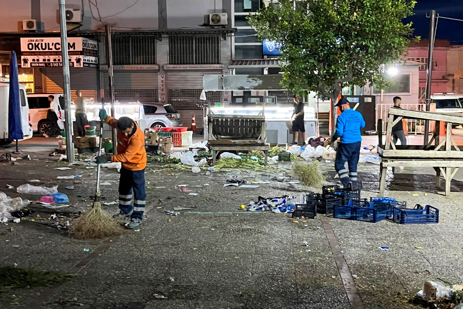 Efeler Belediyesi’nden semt pazarına detaylı temizlik