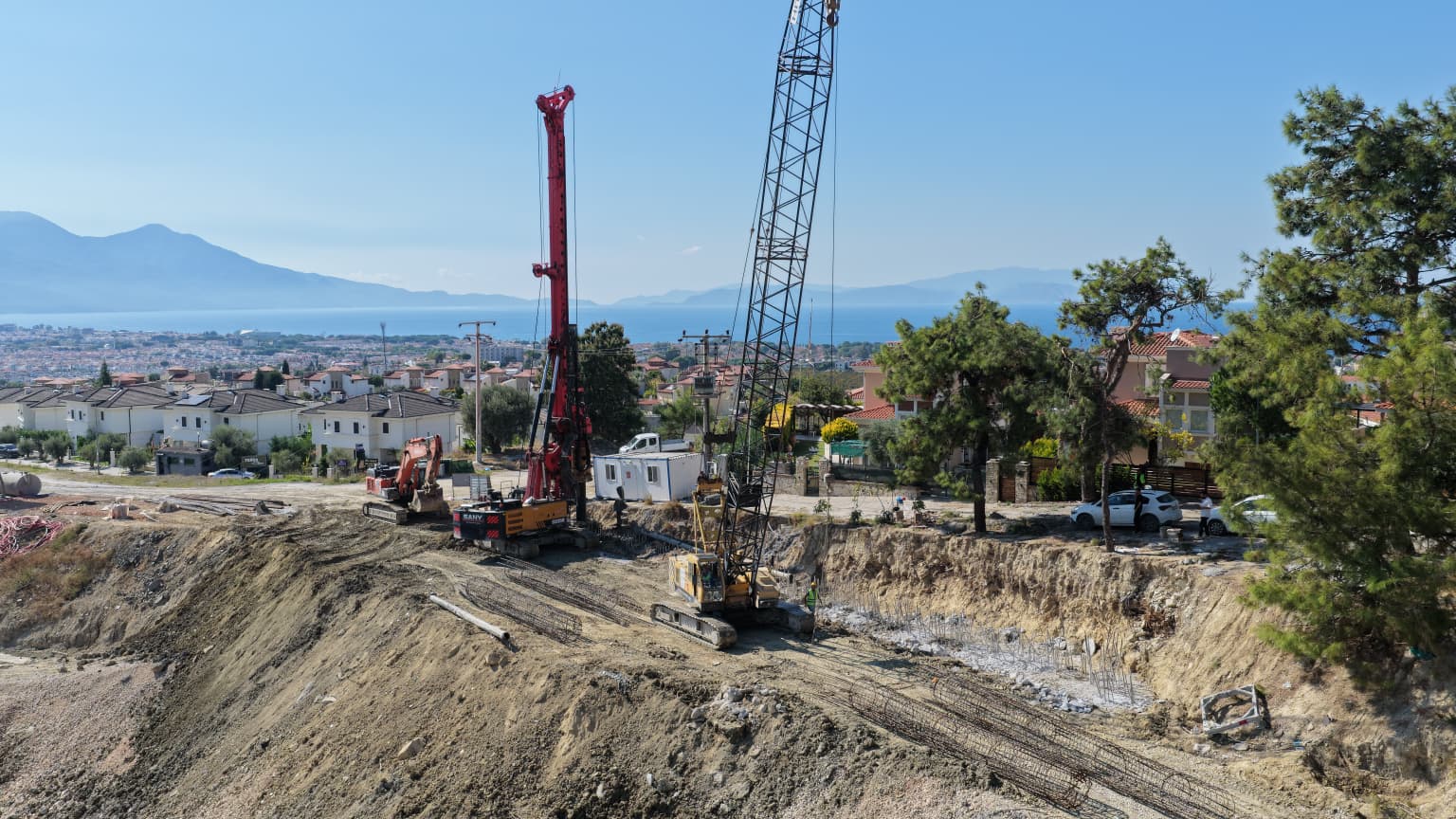 Başkan Çerçioğlu’ndan Kuşadası’nda yol yenileme ve güçlendirme çalışması