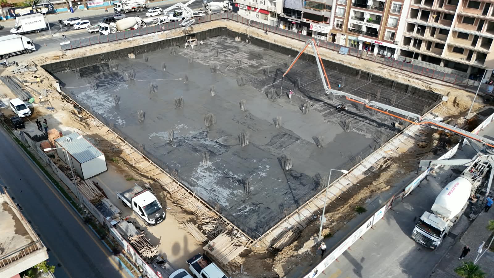 Başkan Çerçioğlu’nun İncirliova’ya kazandıracağı Cumhuriyet meydanı ve yeraltı otopark  projesinde çalışmalar sürüyor
