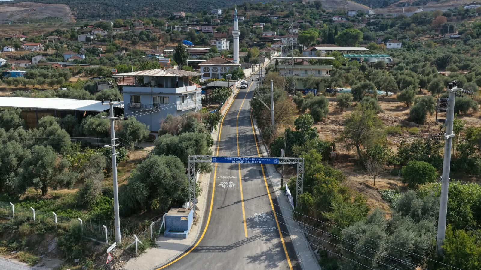 Başkan Çerçioğlu Efeler’de yol yapım ve yenileme çalışmalarına devam ediyor
