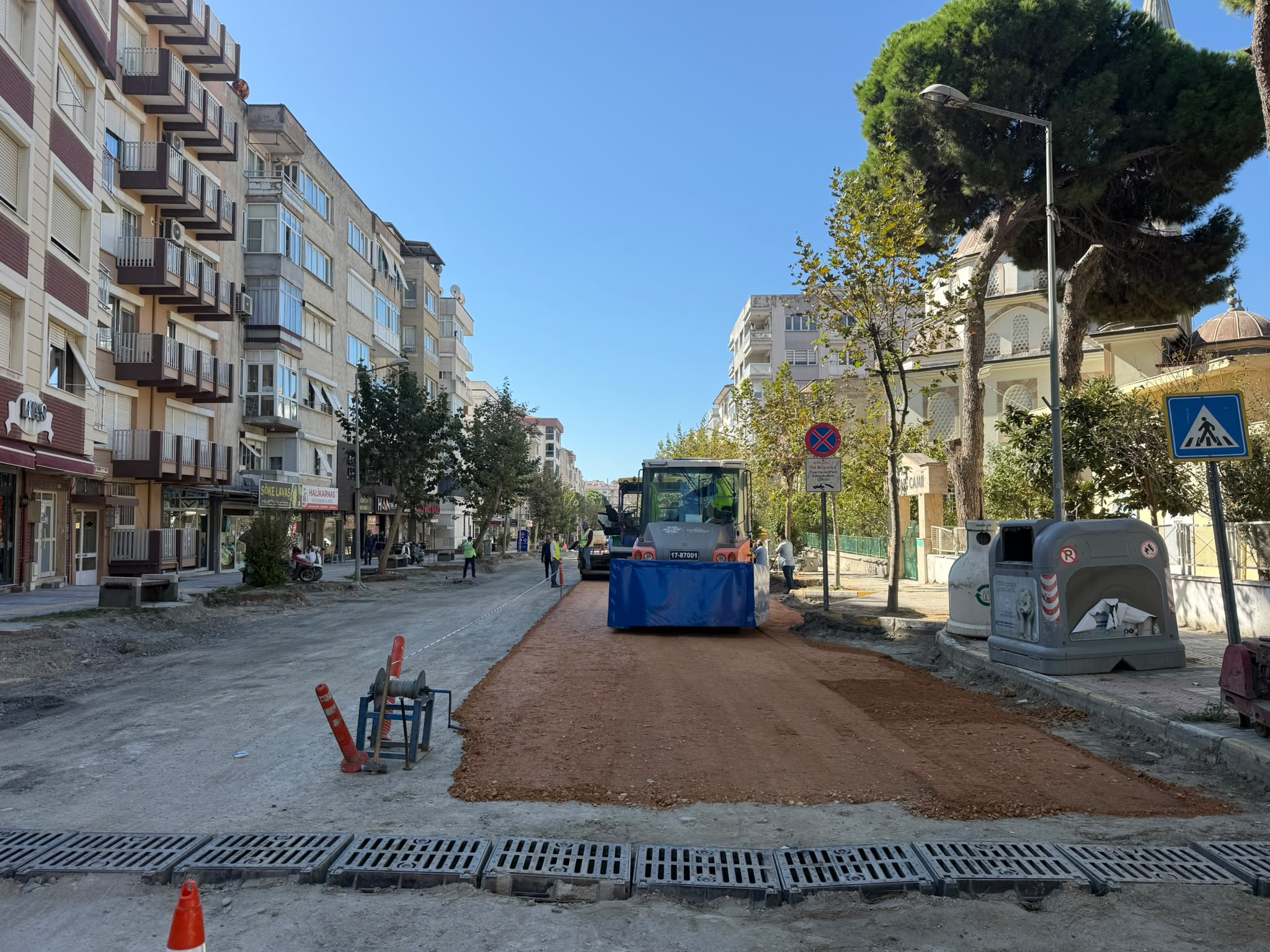 Başkan Çerçioğlu Aydın’ın dört bir yanında yol yapım ve yenileme çalışmalarını sürdürüyor