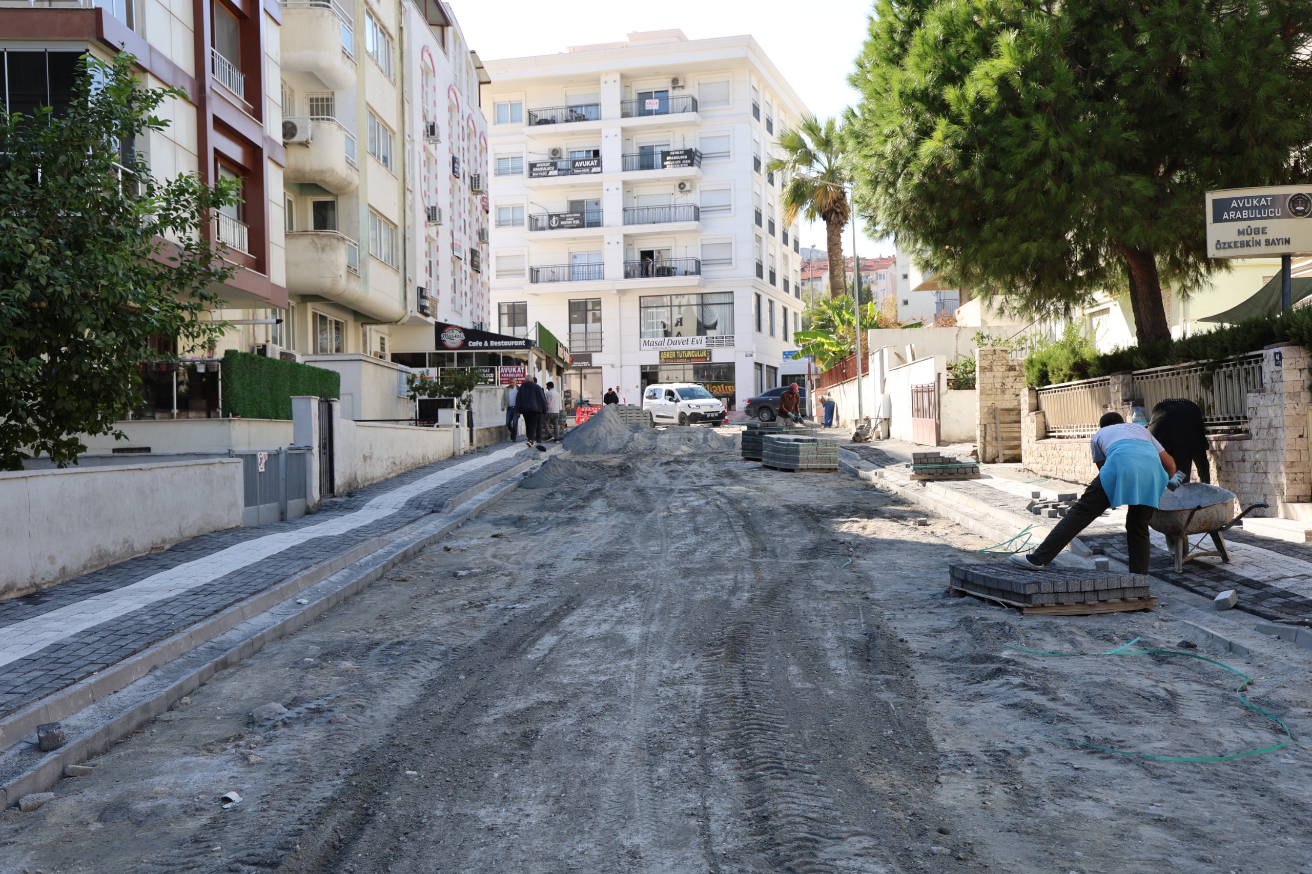 Söke’de iki önemli güzergâhta yol yenileme çalışması