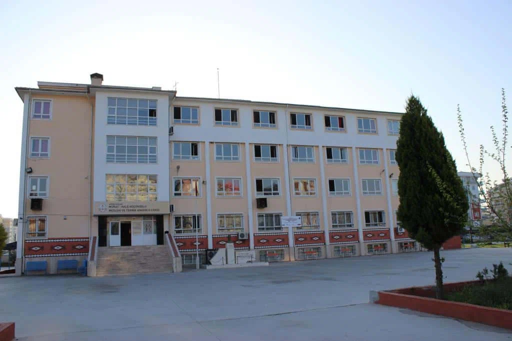 Aydın’da lisede 3 öğrenci zehirlenme şüphesiyle hastaneye kaldırıldı