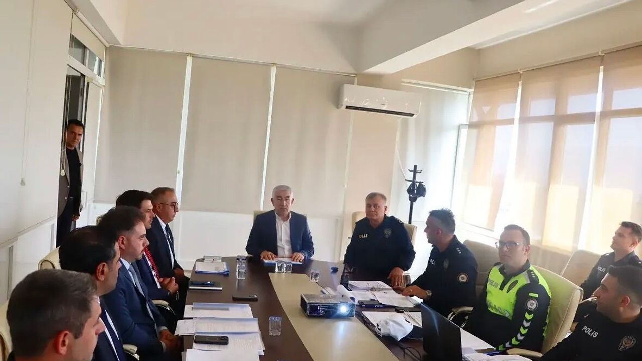 Aydın Emniyet Müdürü  Karaduman, Nazilli İlçe Emniyet Müdürlüğünü ziyaret etti